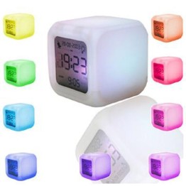  Часовник с форма на куб - LED